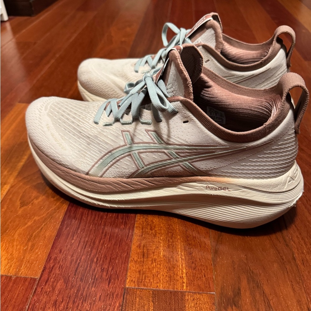 ASICS gel nimbus 27 like new